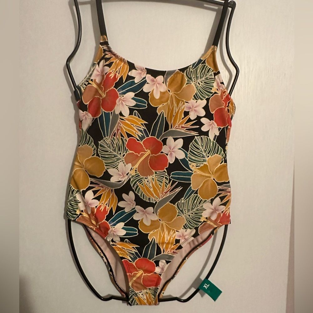 Hurley Women’s Swimsuit. Size XL one piece.Black Floral Tropical NWT